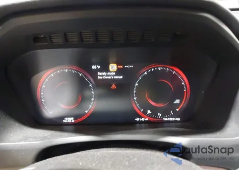 2016 Volvo Xc90 T6 R-Design z USA, uszkodzony, nr VIN YV4A22PM2G1037958